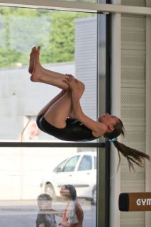 Shériane et Elise entourée de l‘équipe TC